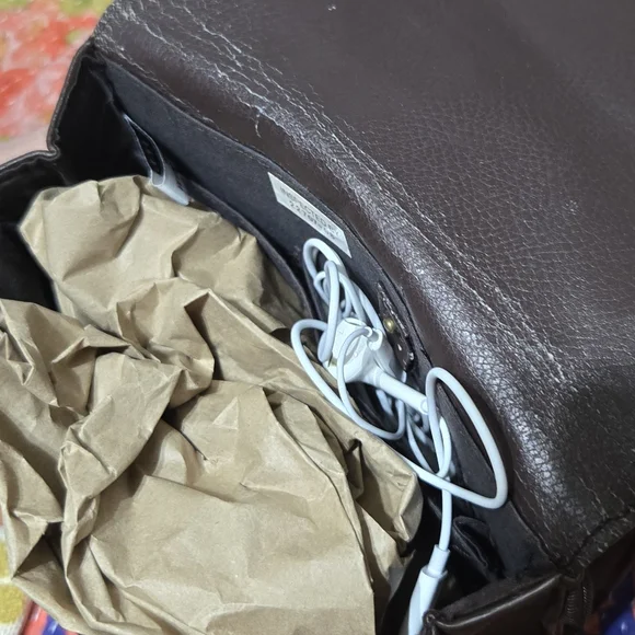 Vintage 2008 Fossil Brown Vinyl Crossbody Purse - Picture 6 of 15